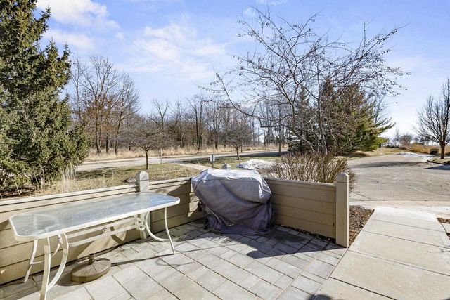 10 Pond View Way, Fitchburg, WI 53711