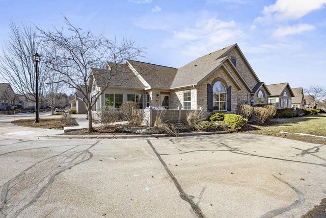 10 Pond View Way, Fitchburg, WI 53711
