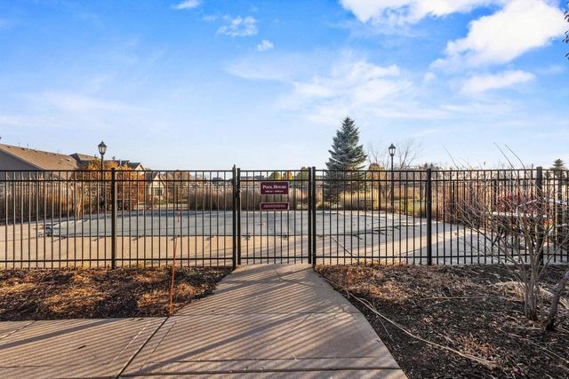 10 Pond View Way, Fitchburg, WI 53711