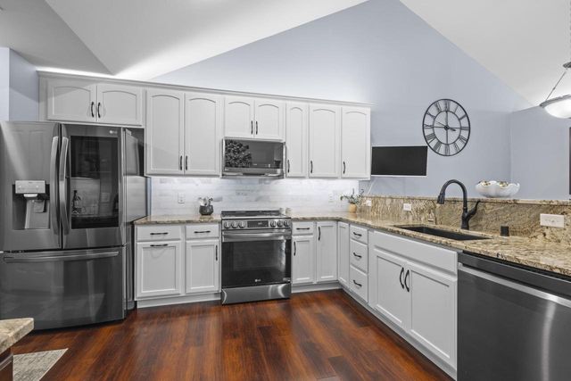 10 Pond View Way, Fitchburg, WI 53711