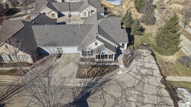 10 Pond View Way, Fitchburg, WI 53711