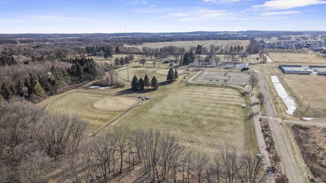 10 Pond View Way, Fitchburg, WI 53711