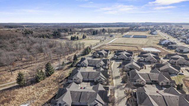 10 Pond View Way, Fitchburg, WI 53711