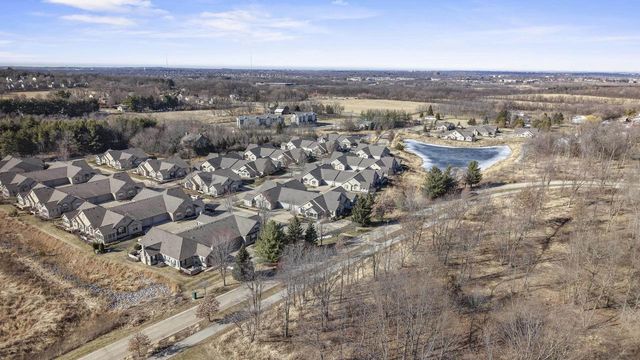 10 Pond View Way, Fitchburg, WI 53711