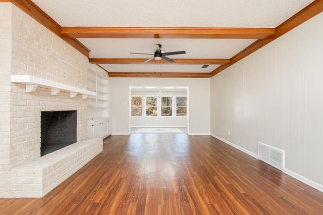 907 Sequoyah Ln, Longview, TX 75605