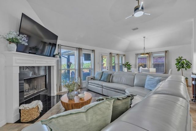 4013 Hunter Peak Road, Fort Worth, TX 76262