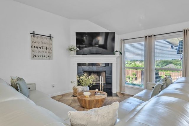 4013 Hunter Peak Road, Fort Worth, TX 76262