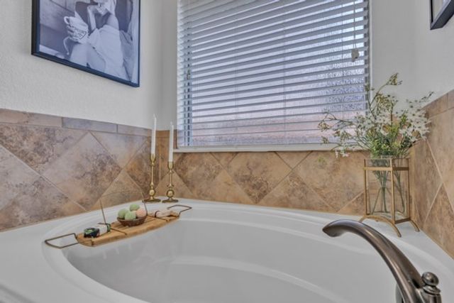4013 Hunter Peak Road, Fort Worth, TX 76262