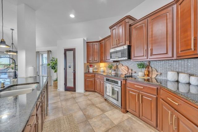 4013 Hunter Peak Road, Fort Worth, TX 76262