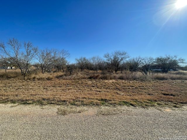 131 County Road 2666, Moore, TX 78057