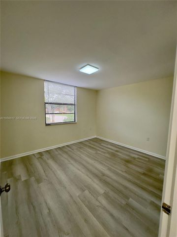 1715 Whitehall Dr 201, Davie, FL 33324