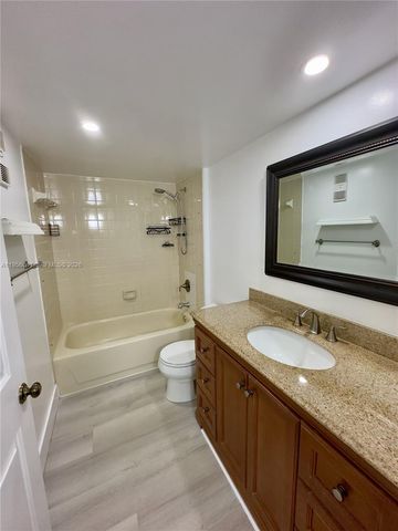 1715 Whitehall Dr 201, Davie, FL 33324