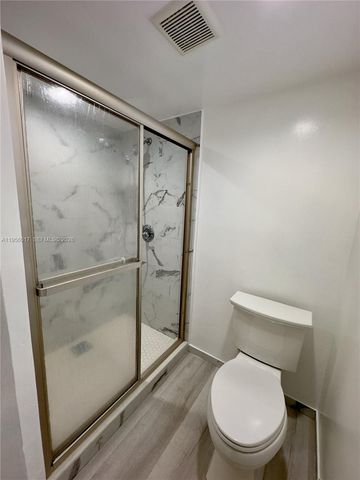 1715 Whitehall Dr 201, Davie, FL 33324