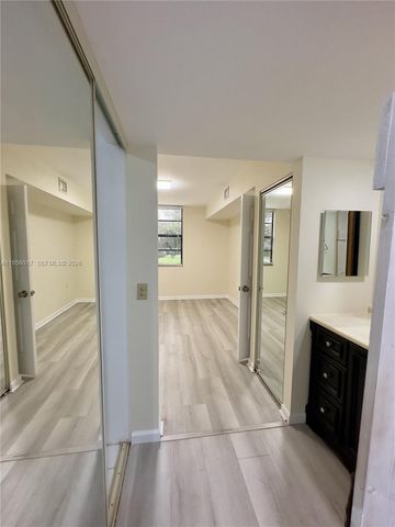 1715 Whitehall Dr 201, Davie, FL 33324