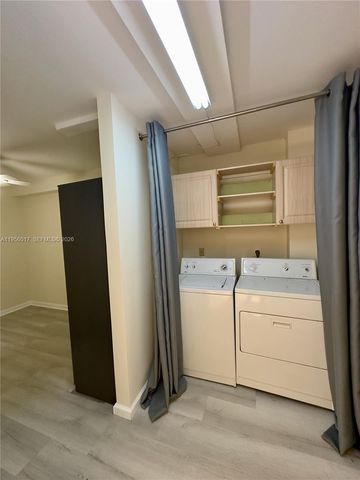 1715 Whitehall Dr 201, Davie, FL 33324