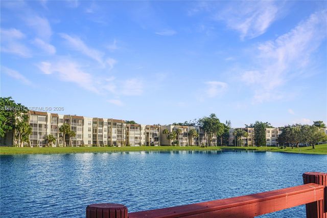 1715 Whitehall Dr 201, Davie, FL 33324