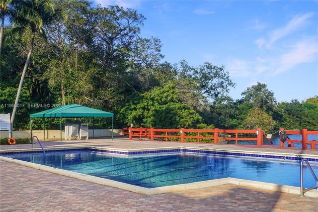 1715 Whitehall Dr 201, Davie, FL 33324