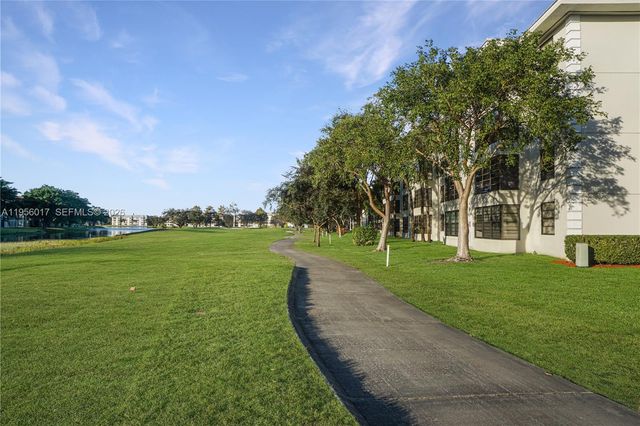 1715 Whitehall Dr 201, Davie, FL 33324