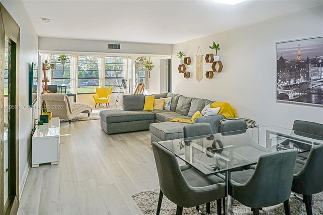 1715 Whitehall Dr 201, Davie, FL 33324