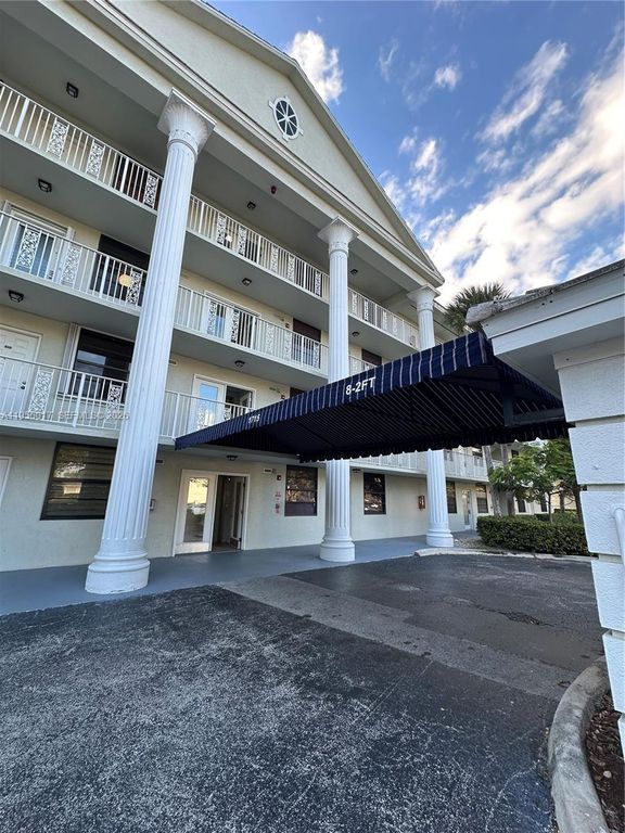 1715 Whitehall Dr 201, Davie, FL 33324