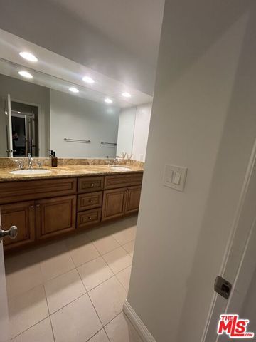 2318 Fox Hills Drive 105, Los Angeles, CA 90064