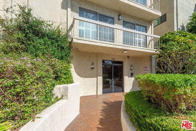 2318 Fox Hills Drive 105, Los Angeles, CA 90064