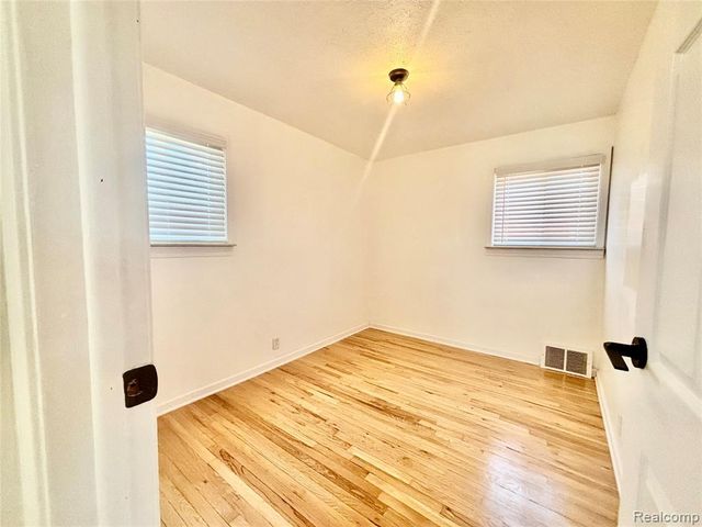 4212 Brouseville Avenue, Lincoln Park, MI 48146