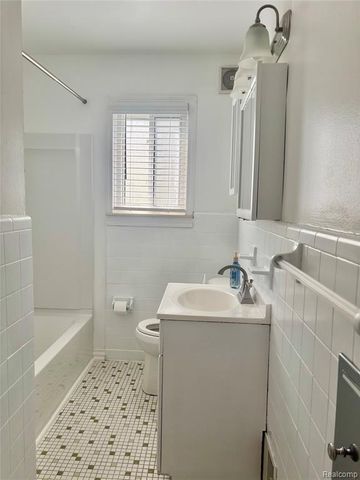 4212 Brouseville Avenue, Lincoln Park, MI 48146