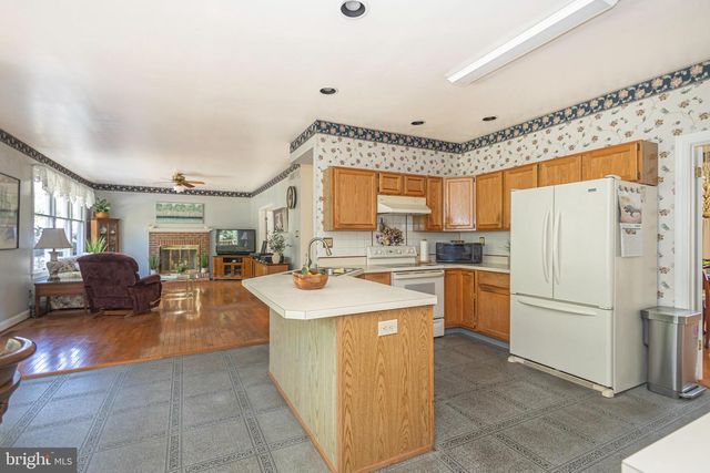 117 MALLARD DR W, North Wales, PA 19454