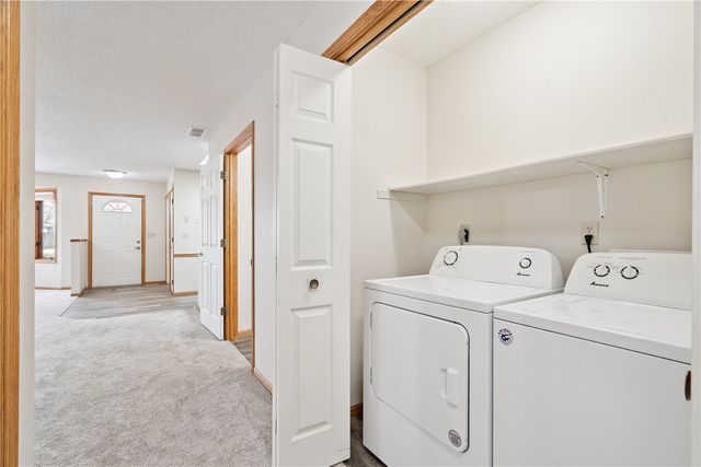 140 35th St Drive SE 2, Cedar Rapids, IA 52403