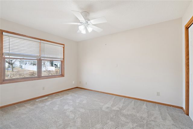 140 35th St Drive SE 2, Cedar Rapids, IA 52403