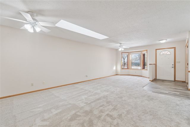 140 35th St Drive SE 2, Cedar Rapids, IA 52403