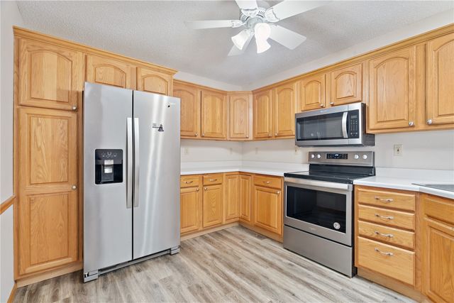 140 35th St Drive SE 2, Cedar Rapids, IA 52403