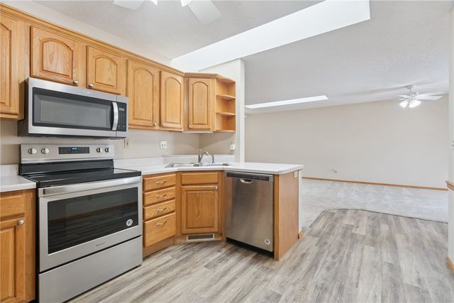 140 35th St Drive SE 2, Cedar Rapids, IA 52403