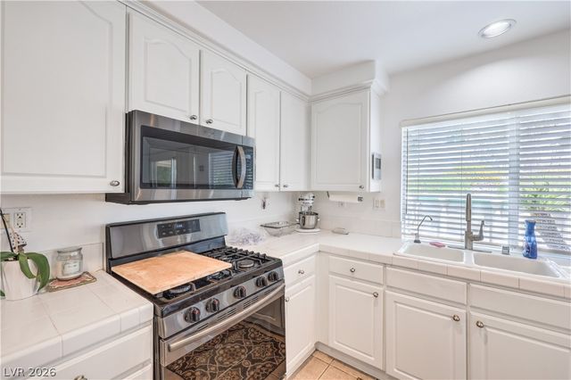 1826 Night Shadow Avenue, North Las Vegas, NV 89031
