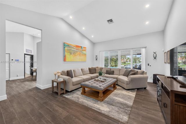 10761 NW 5th St, Plantation, FL 33324