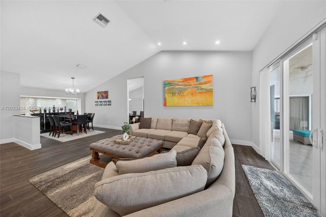 10761 NW 5th St, Plantation, FL 33324