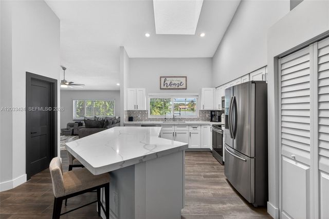 10761 NW 5th St, Plantation, FL 33324