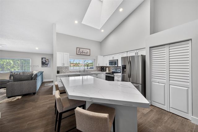 10761 NW 5th St, Plantation, FL 33324