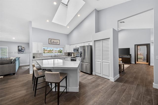 10761 NW 5th St, Plantation, FL 33324