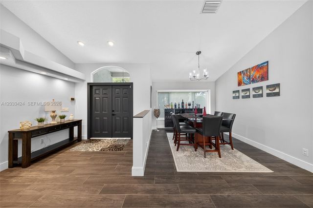 10761 NW 5th St, Plantation, FL 33324