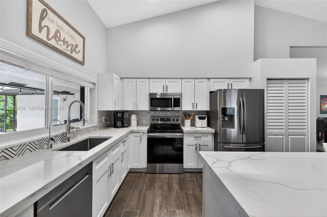 10761 NW 5th St, Plantation, FL 33324