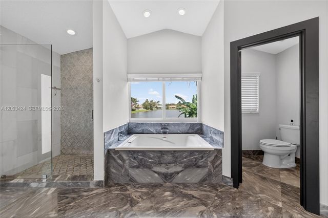 10761 NW 5th St, Plantation, FL 33324
