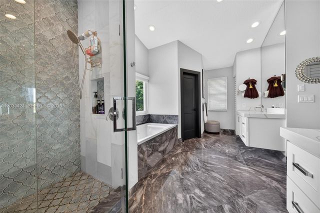 10761 NW 5th St, Plantation, FL 33324