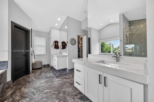 10761 NW 5th St, Plantation, FL 33324
