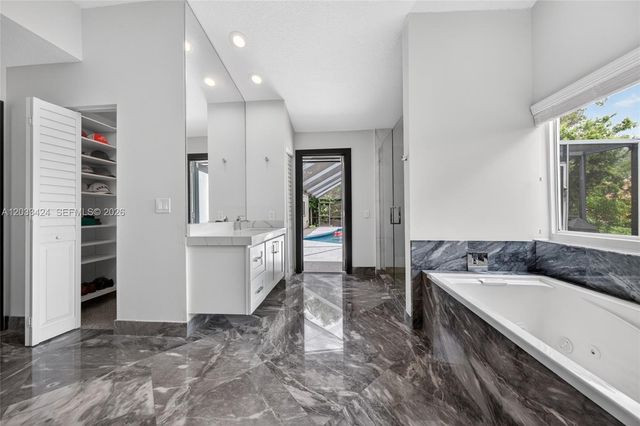 10761 NW 5th St, Plantation, FL 33324