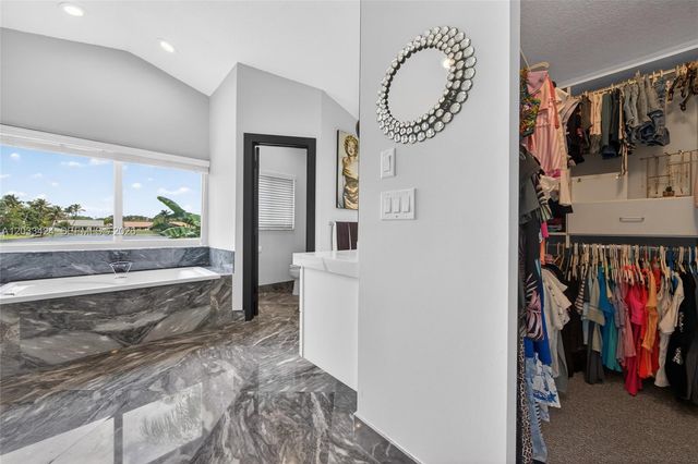 10761 NW 5th St, Plantation, FL 33324