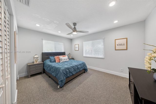 10761 NW 5th St, Plantation, FL 33324