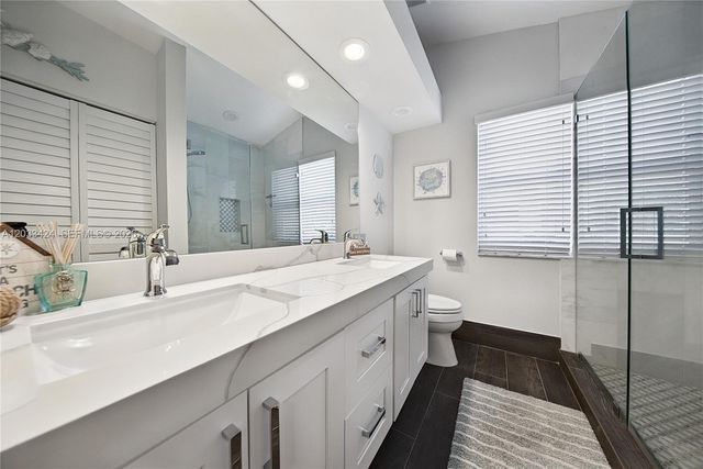 10761 NW 5th St, Plantation, FL 33324