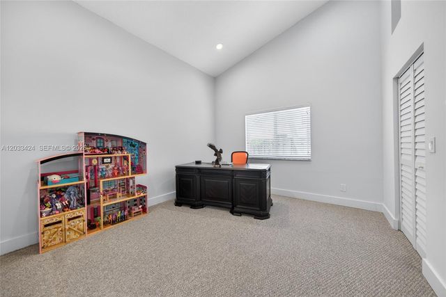10761 NW 5th St, Plantation, FL 33324